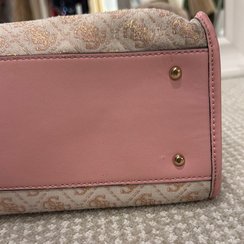 GUESS Izzy Girlfriend Tote Bag Salmon Logo - Picture 6 of 13